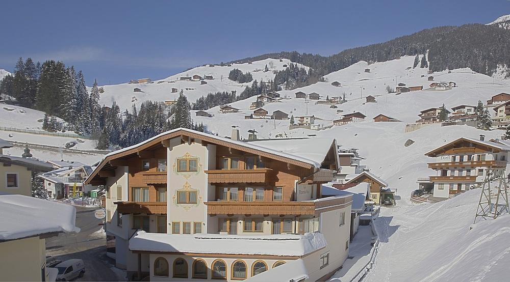 Aparthotel Dorfplatzl Garni Tux Luaran gambar