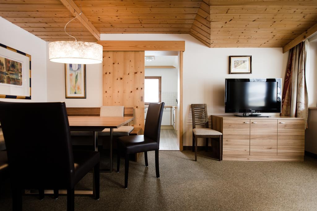 Aparthotel Dorfplatzl Garni Tux Bilik gambar